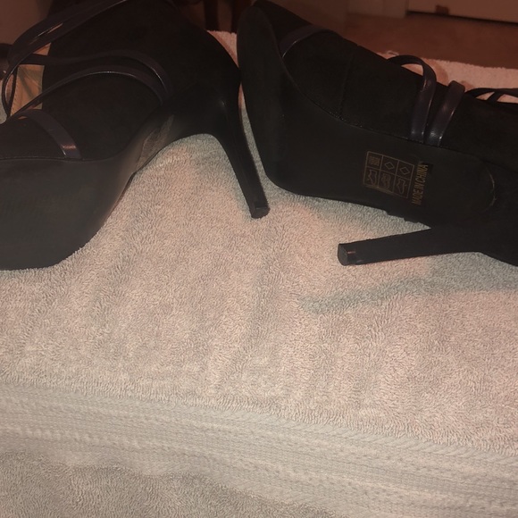 Sexy Black Heels Size 8 - Picture 4 of 6